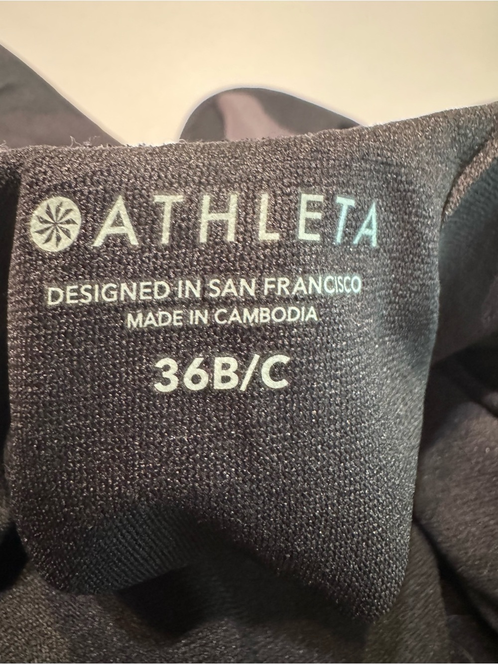 Athleta Freestyle Camo Tankini TOP Size 36 B/C
Excellent preowned condition - Picture 5 of 8